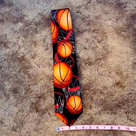 Basketball 🏀 Tie - Picture 1 of 4